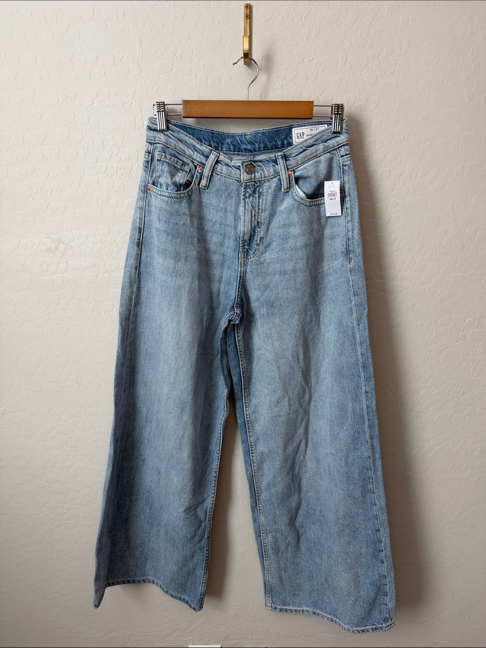 NWT Gap Baggy Mid Rise Ultra Soft Light Indigo 2R - Picture 3 of 7